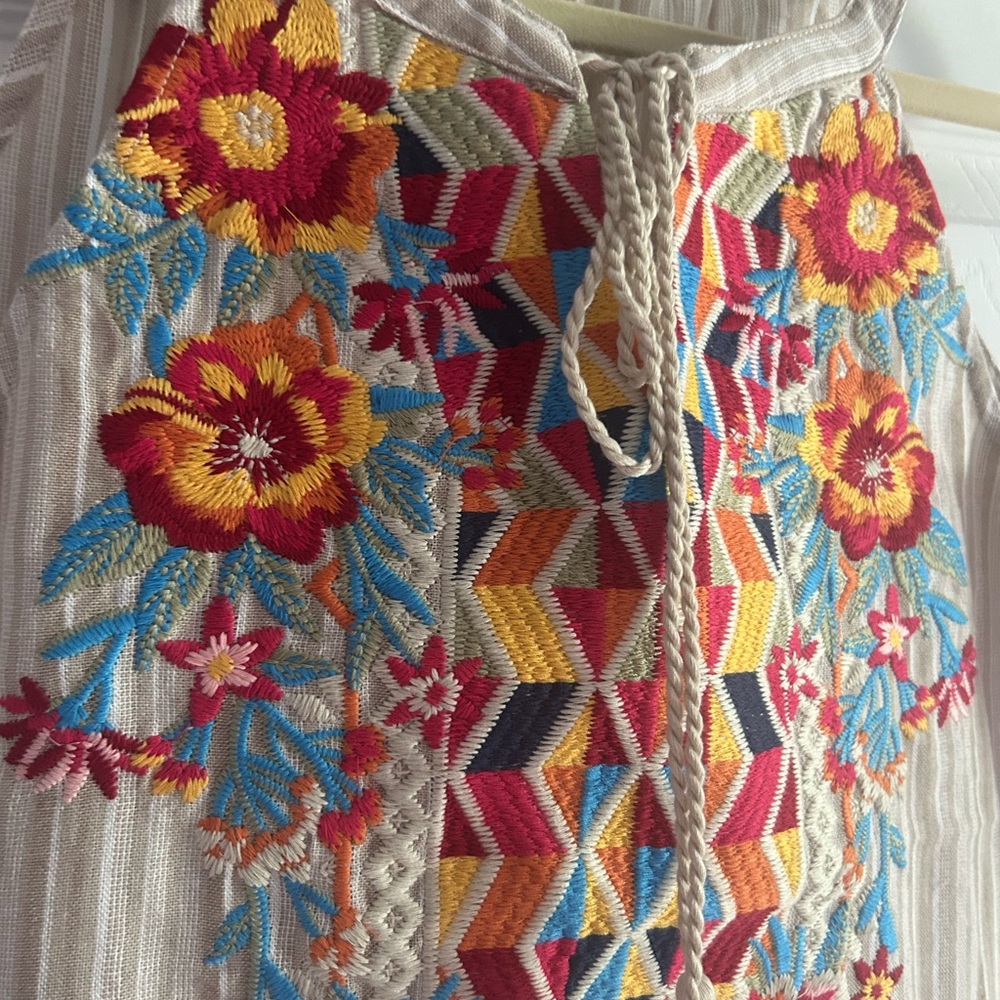 Embroidered Top - Picture 3 of 3